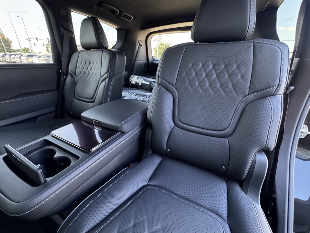 2026 Infiniti QX80 photo 17