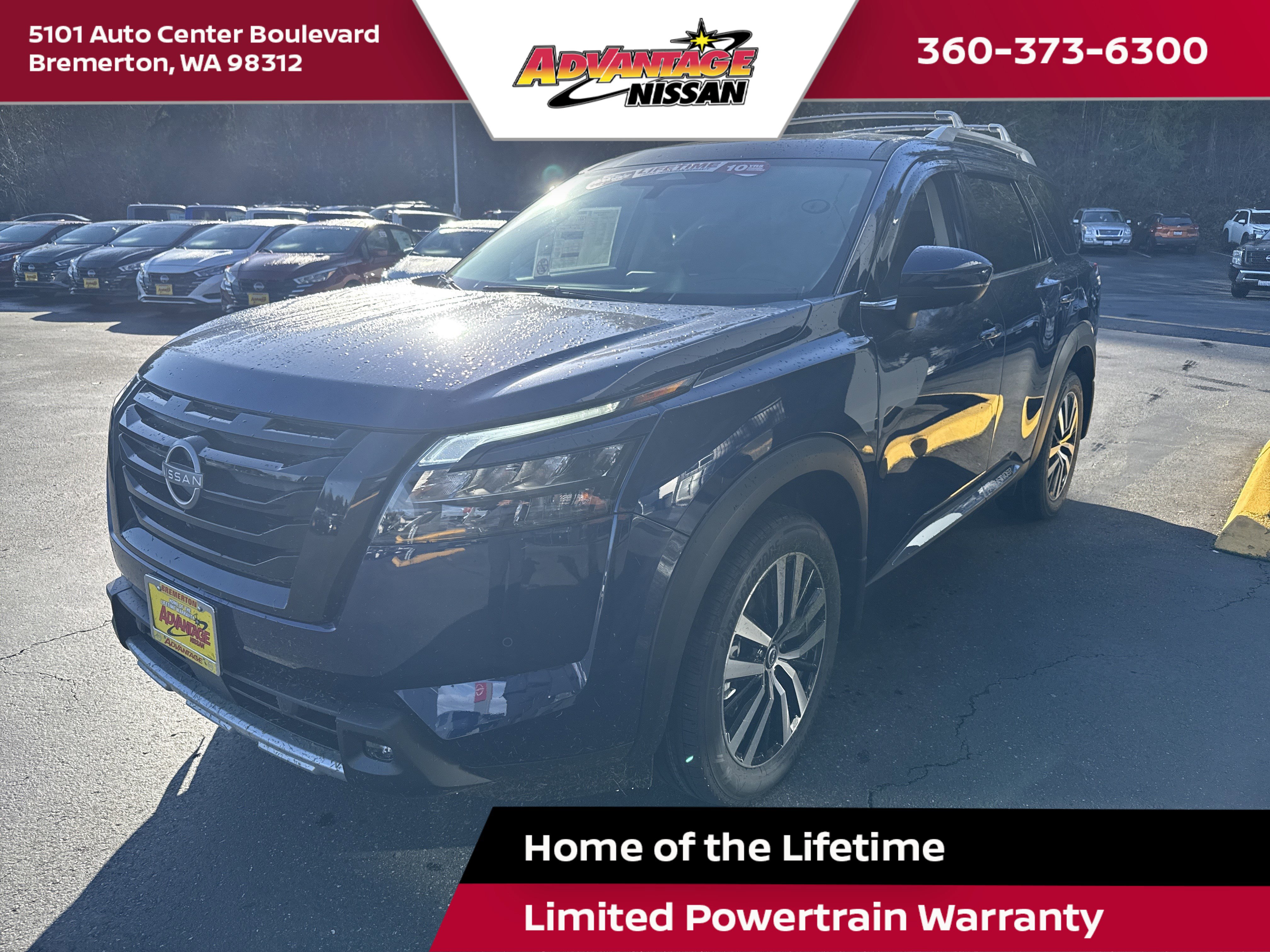 2025 Nissan Pathfinder Platinum's photo