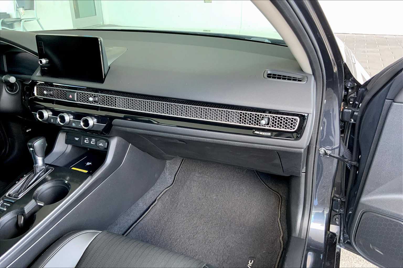 2022 Honda Civic Touring photo 17