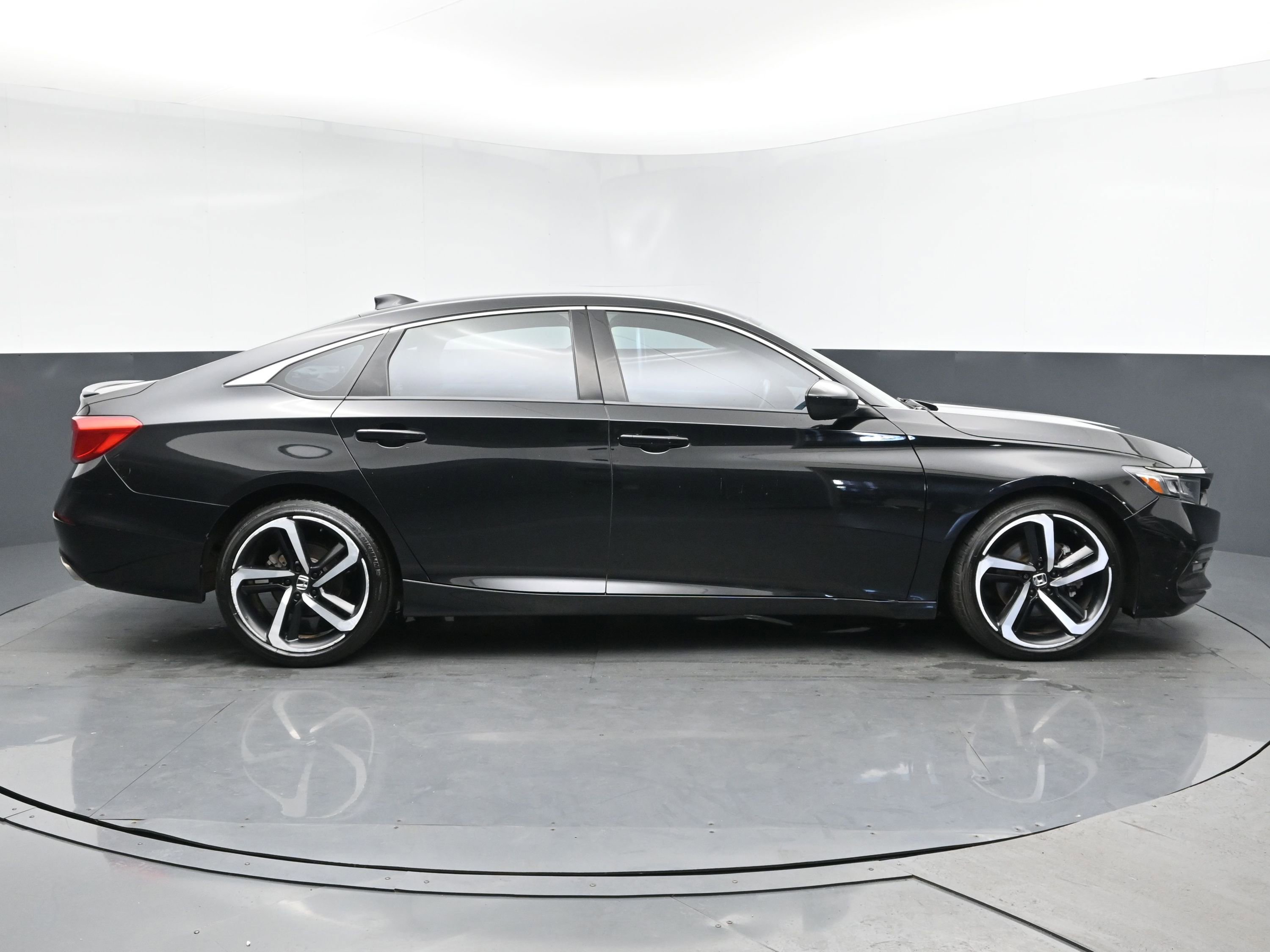 2020 Honda Accord Sport photo 2