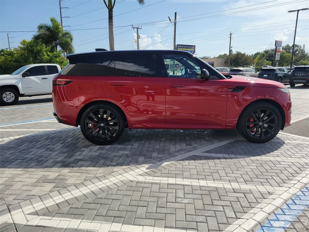 2025 Land Rover Range Rover Sport SE photo 6