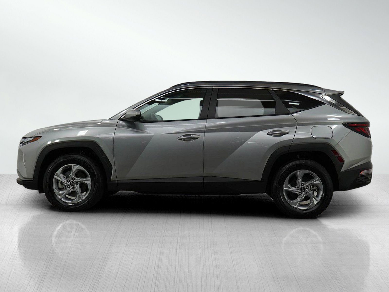 Used 2024 Hyundai Tucson SEL with VIN 5NMJBCDE7RH388699 for sale in Bloomington, Minnesota