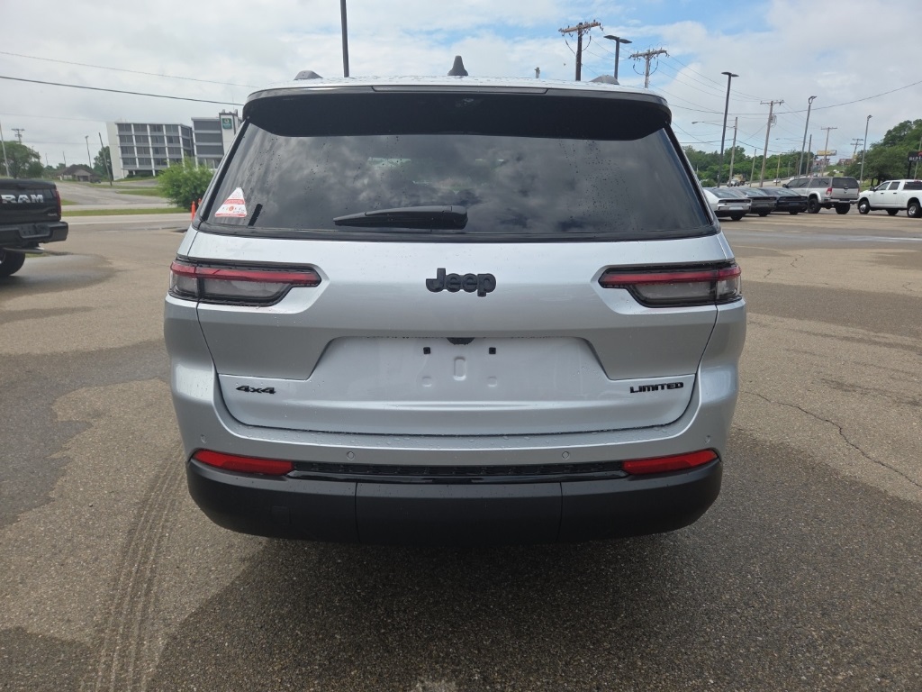 2025 Jeep Grand Cherokee Limited photo 3