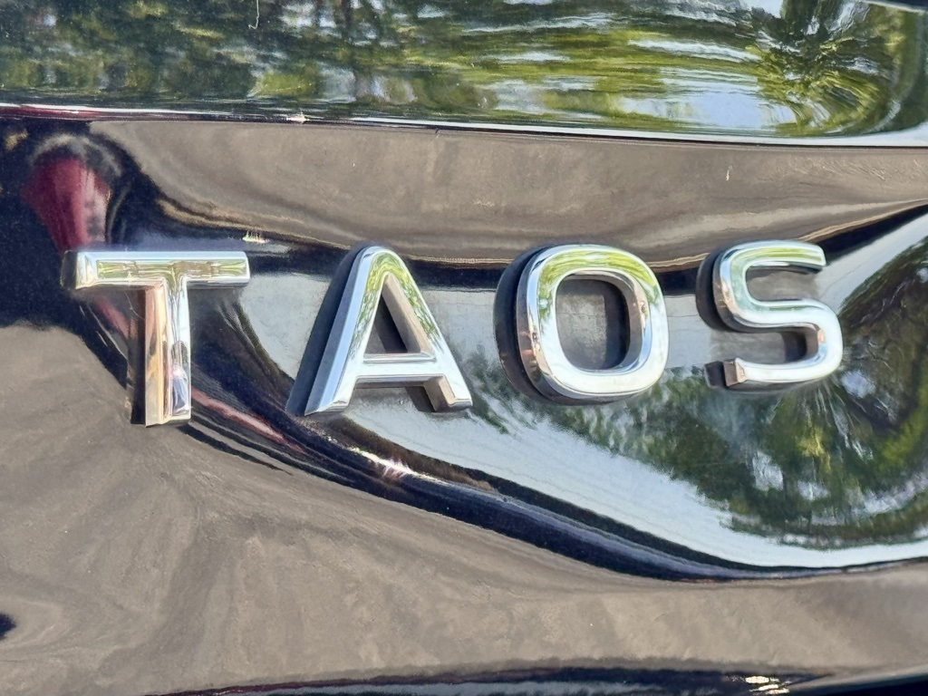 2023 Volkswagen Taos SE photo 4