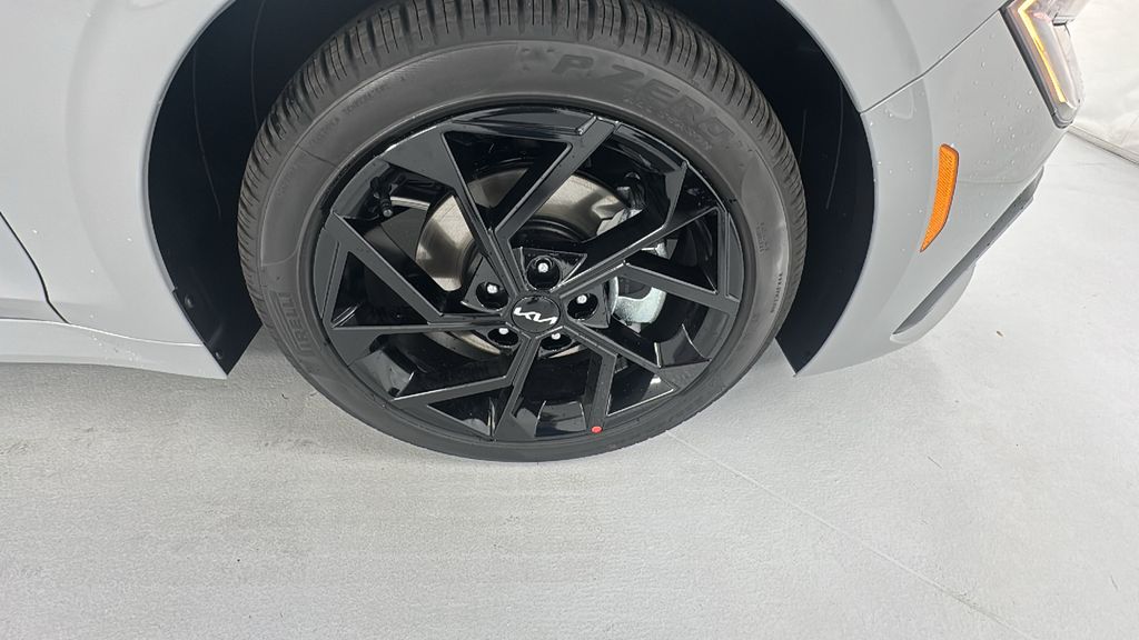 2026 Kia K5 GT-Line photo 9