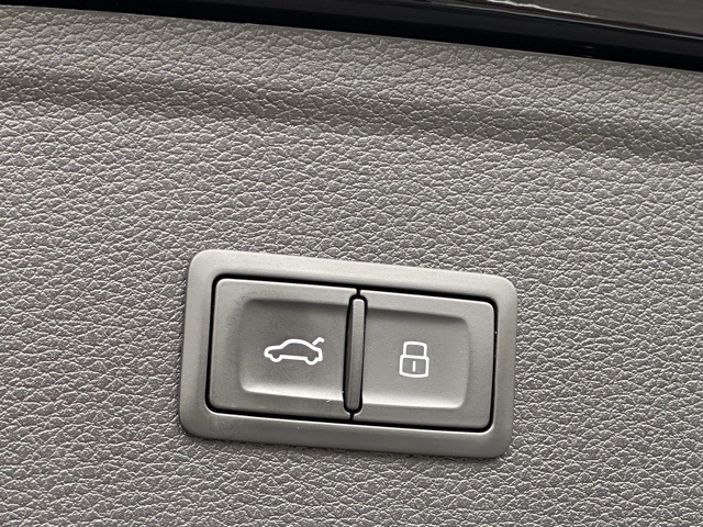 2022 Audi SQ5 Premium Plus photo 12