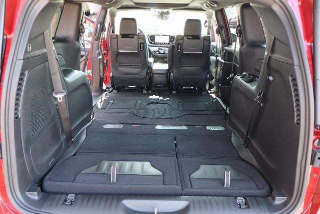 2026 Chrysler Pacifica Limited S Appearance photo 37