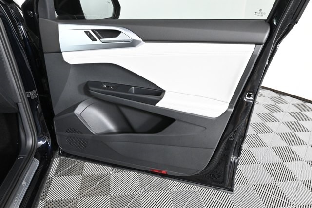 2025 Volkswagen Taos SE photo 10