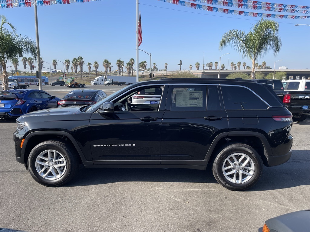 2025 Jeep Grand Cherokee Laredo X photo 3