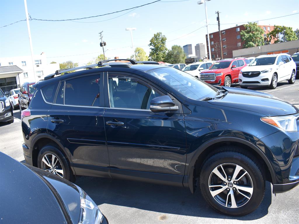 2018 Toyota RAV4 XLE photo 3