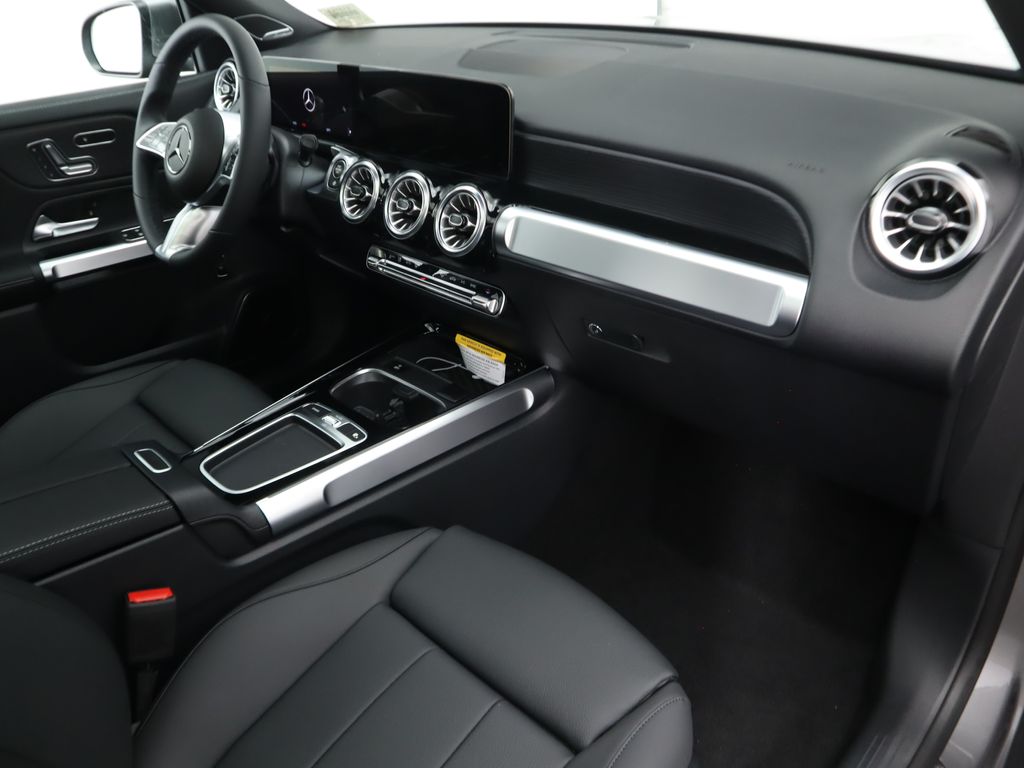 2025 Mercedes Benz GLB 250 photo 18