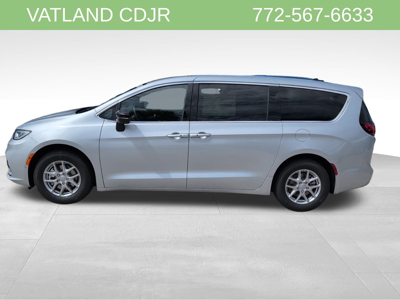 2026 Chrysler Pacifica photo 4