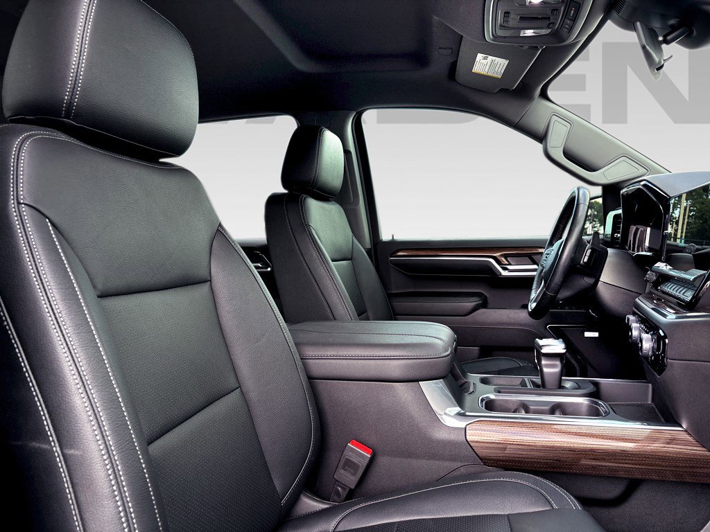 2024 Chevrolet Silverado 1500 RST photo 11