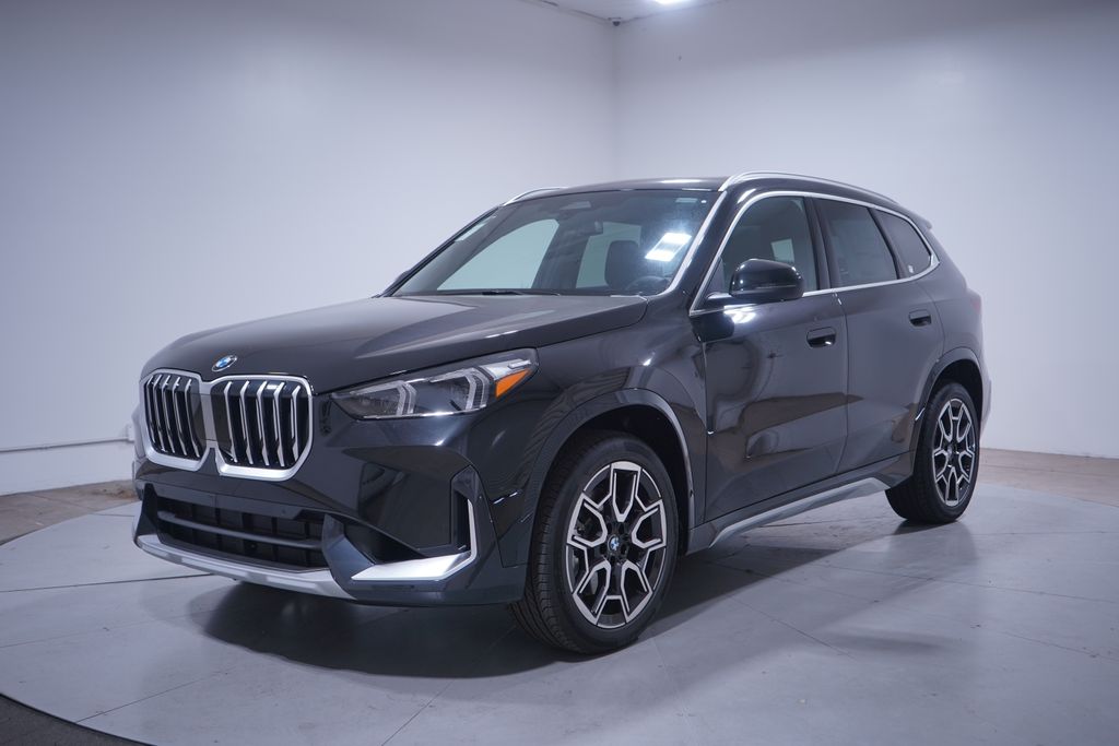 2025 BMW X1 28i's photo