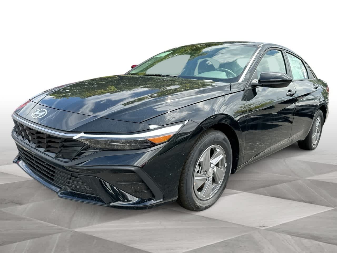 2025 Hyundai Elantra SE photo 4