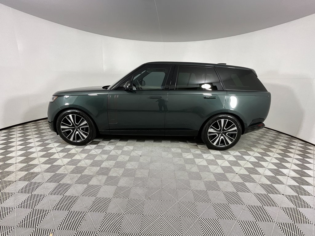 2023 Land Rover Range Rover SE photo 2