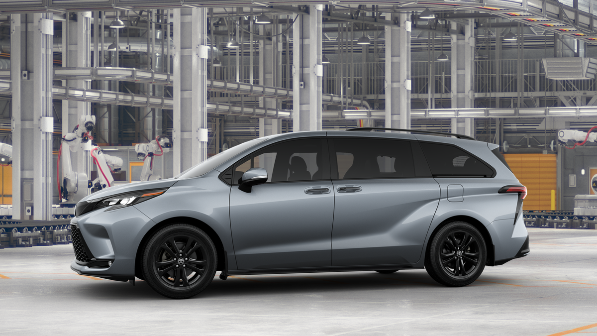 2025 Toyota Sienna XSE photo 3