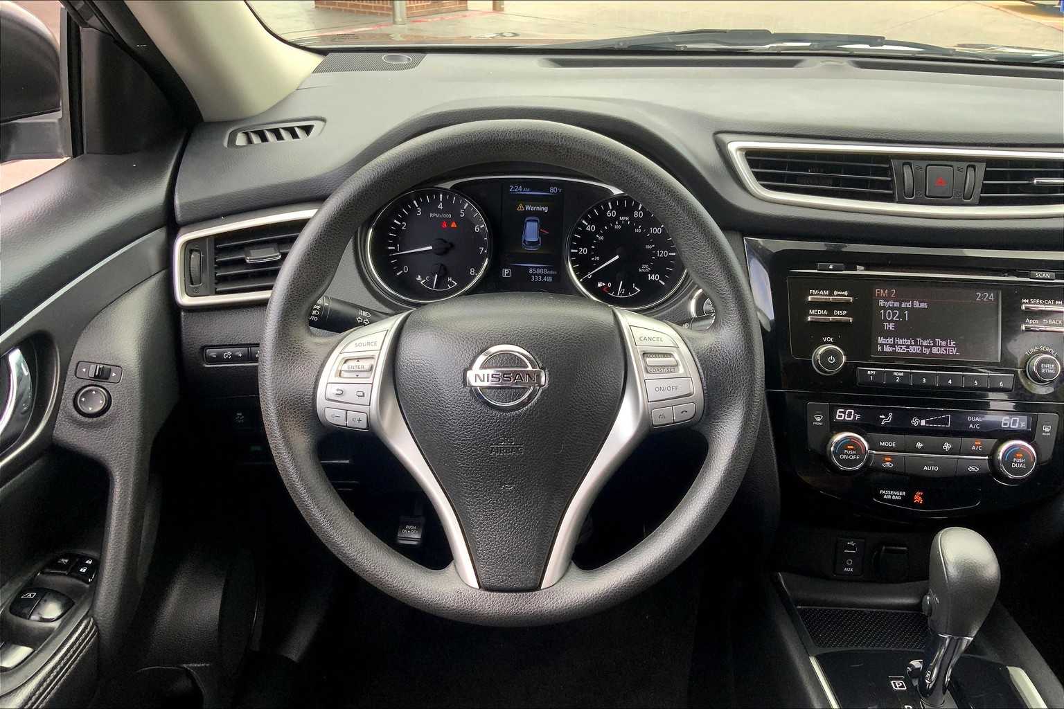 2016 Nissan Rogue SV photo 5