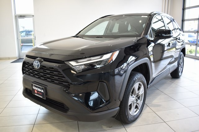 2024 Toyota RAV4 Hybrid XLE photo 2