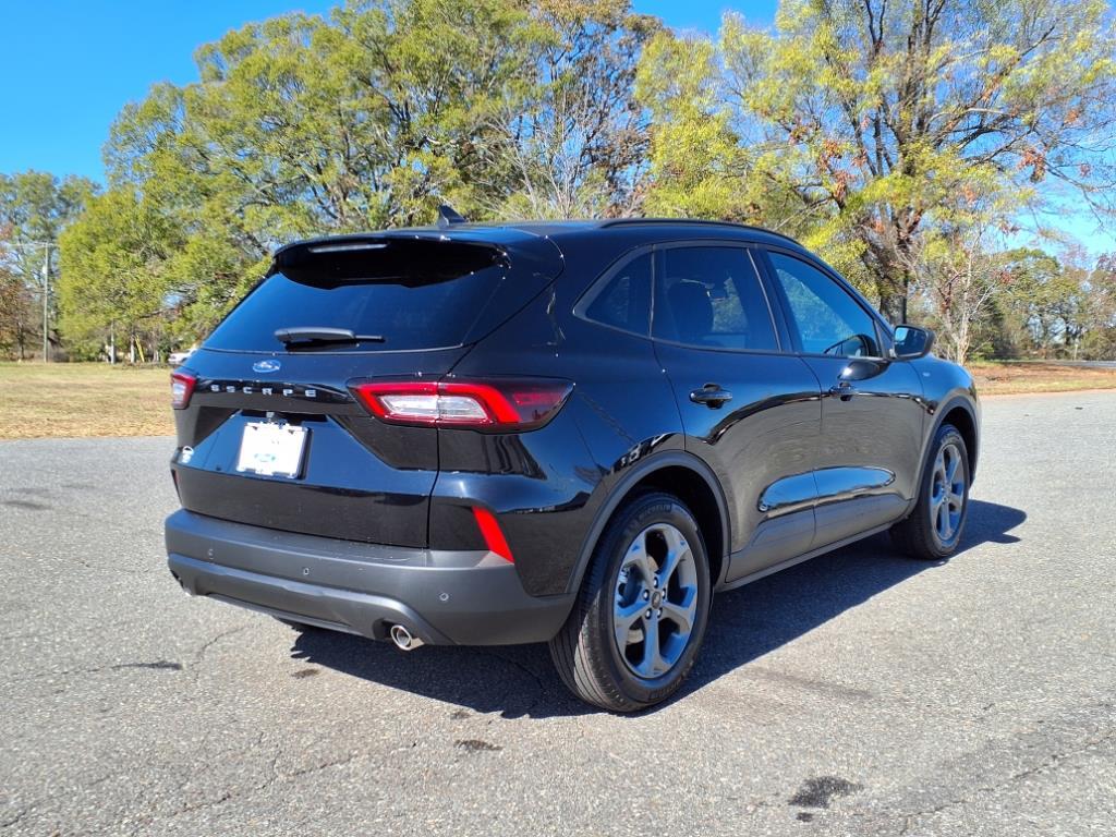 2025 Ford Escape ST-Line photo 18