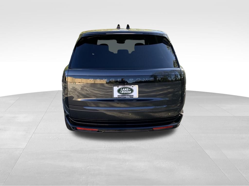 2025 Land Rover Range Rover SE photo 4