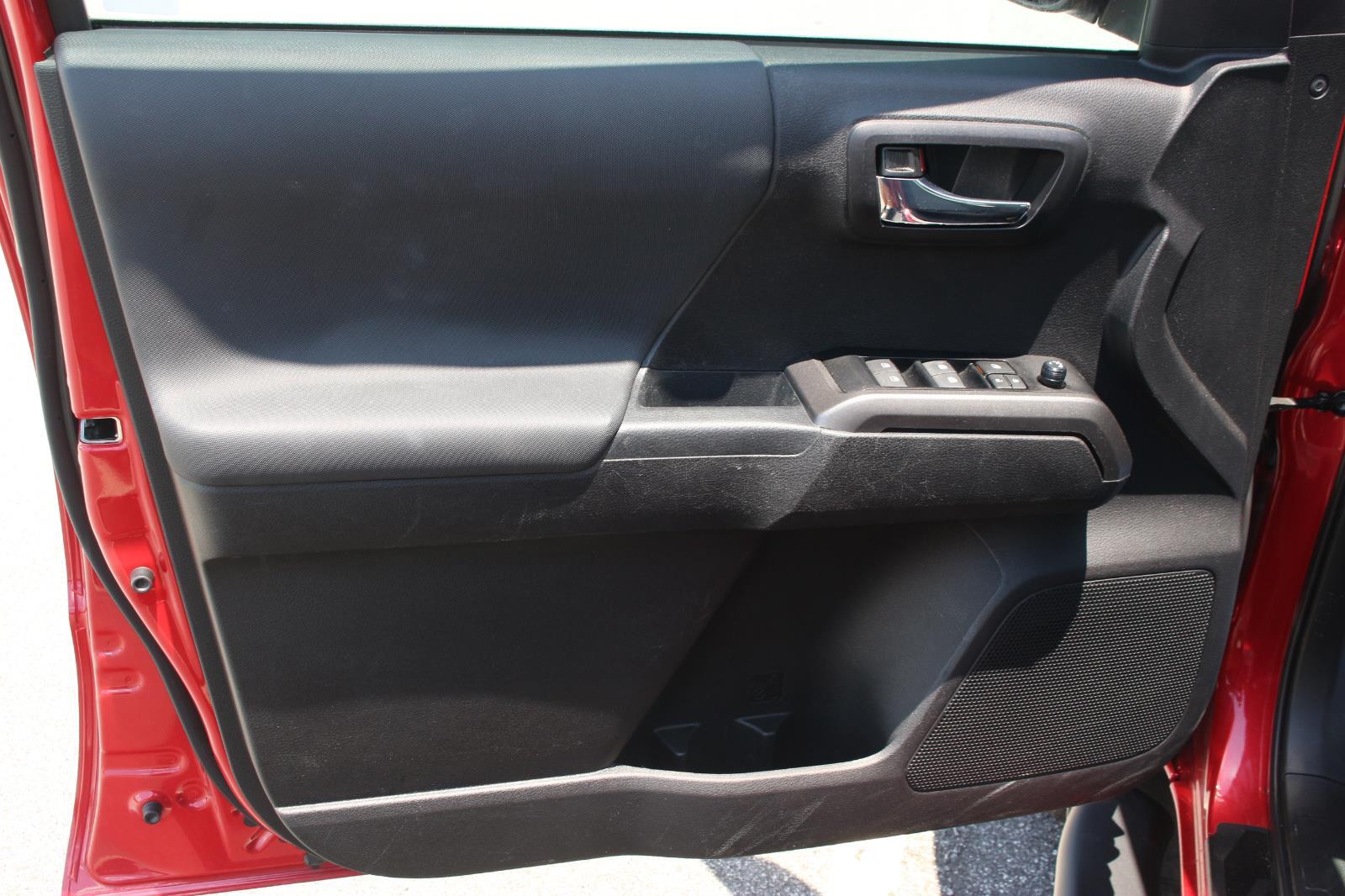 2023 Toyota Tacoma TRD photo 12