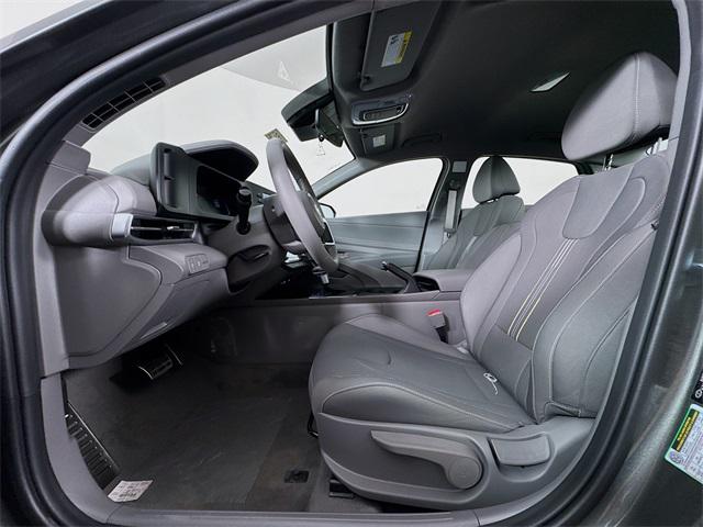 2025 Hyundai Elantra SEL Sport photo 26