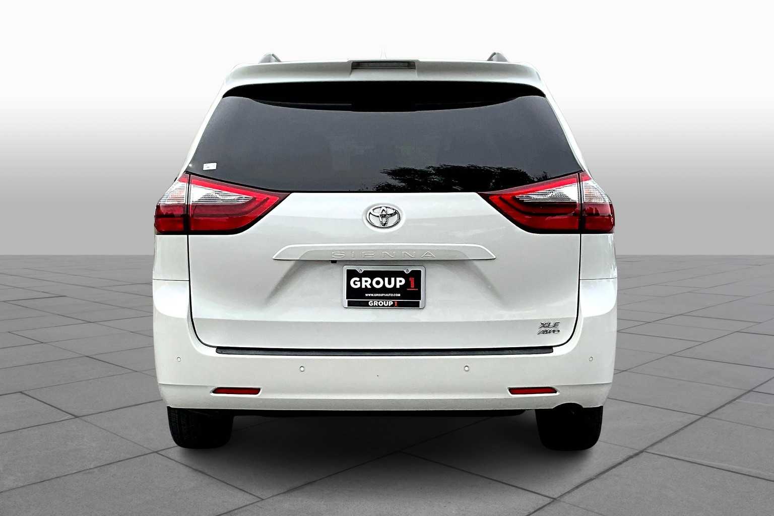 2020 Toyota Sienna XLE Premium photo 4