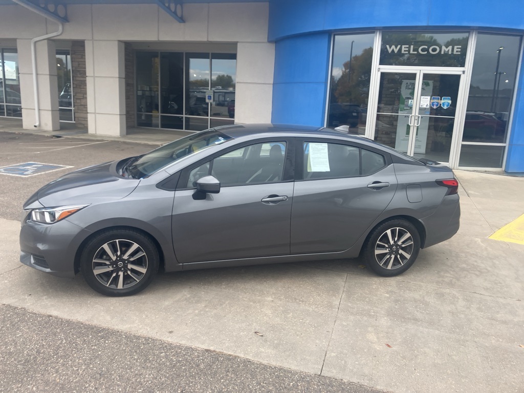 2021 Nissan Versa SV photo 2