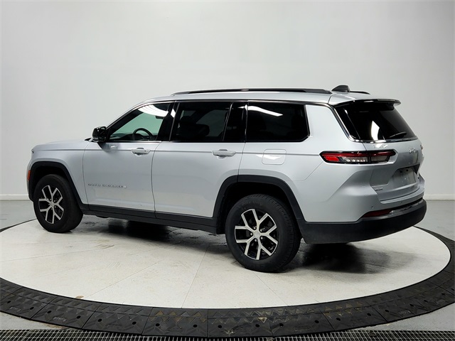 2024 Jeep Grand Cherokee Limited photo 2