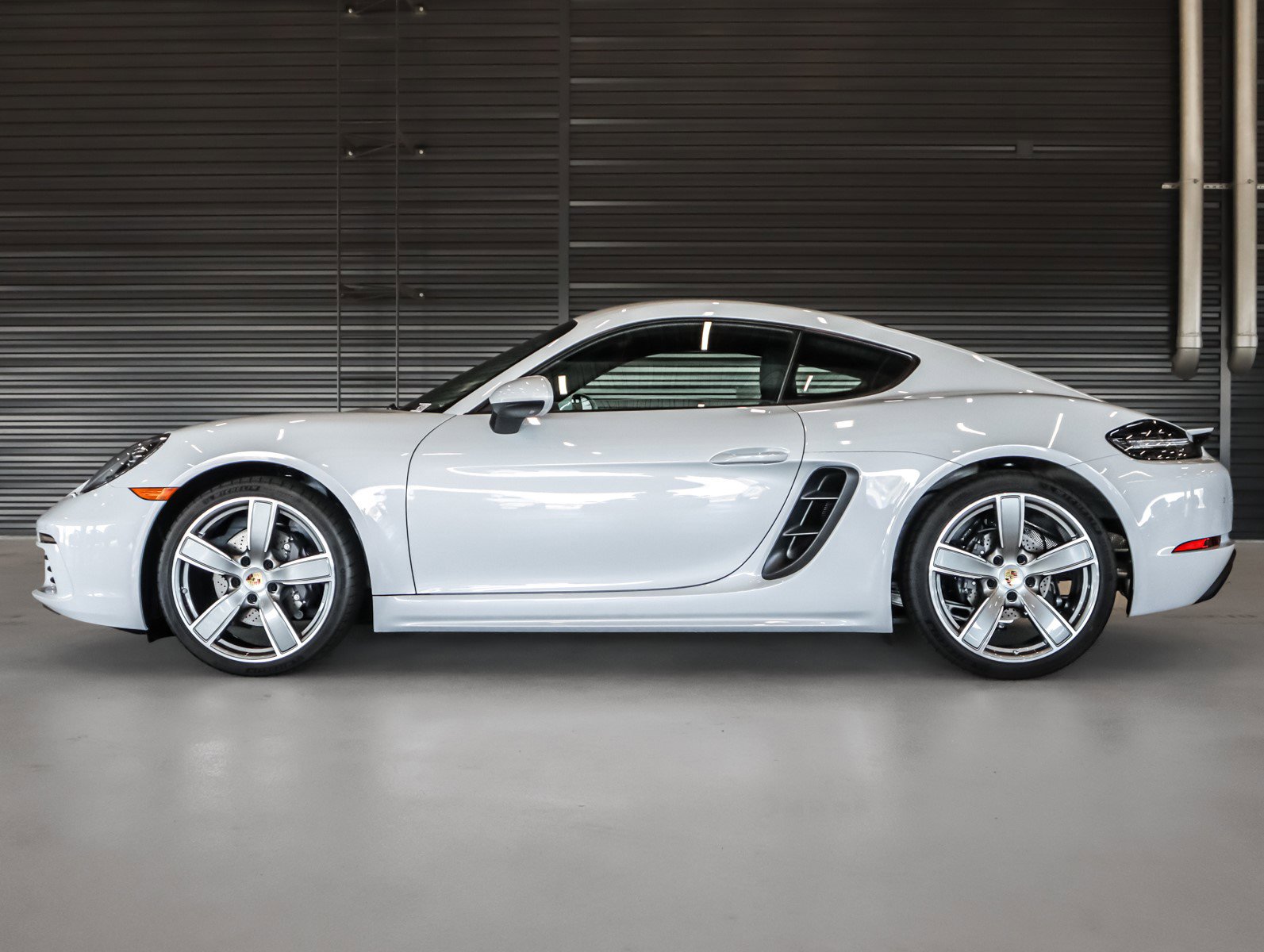 2025 Porsche Cayman photo 2