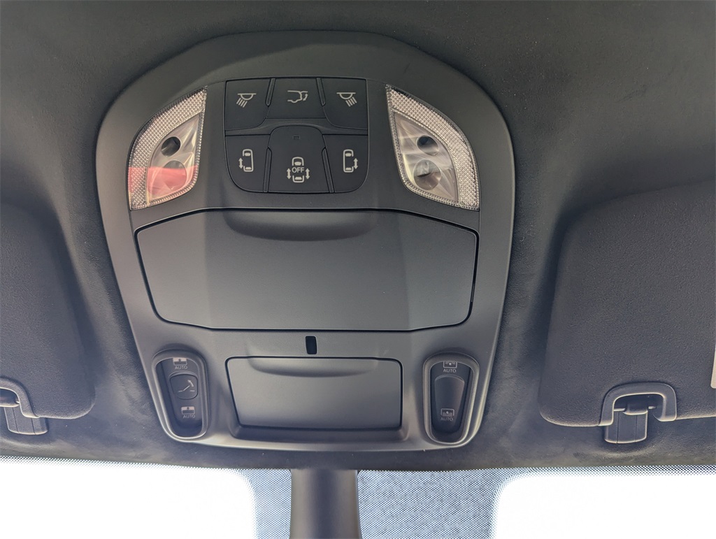 2026 Chrysler Pacifica Pinnacle photo 23