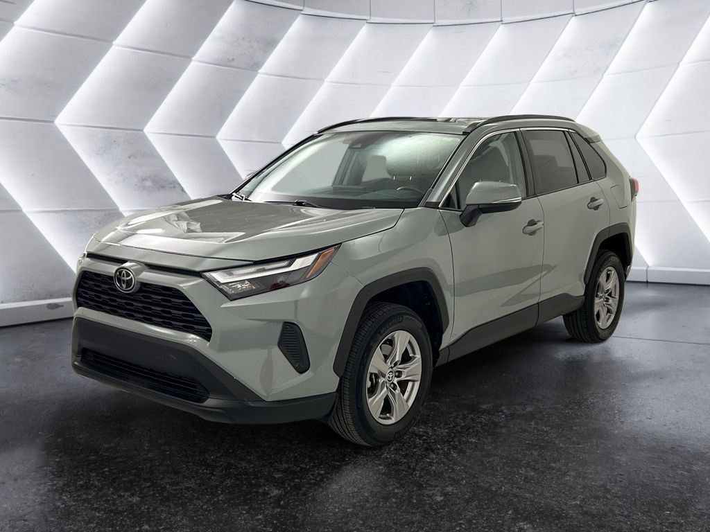 2023 Toyota RAV4 XLE photo 3