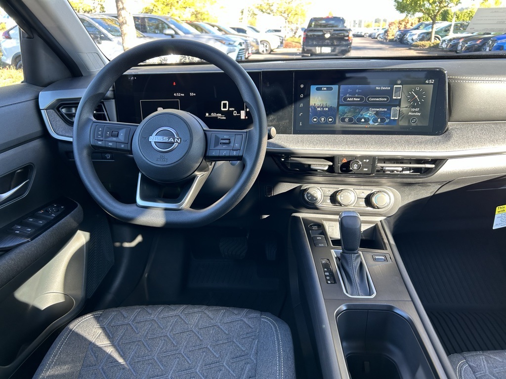 2025 Nissan Kicks SV photo 23