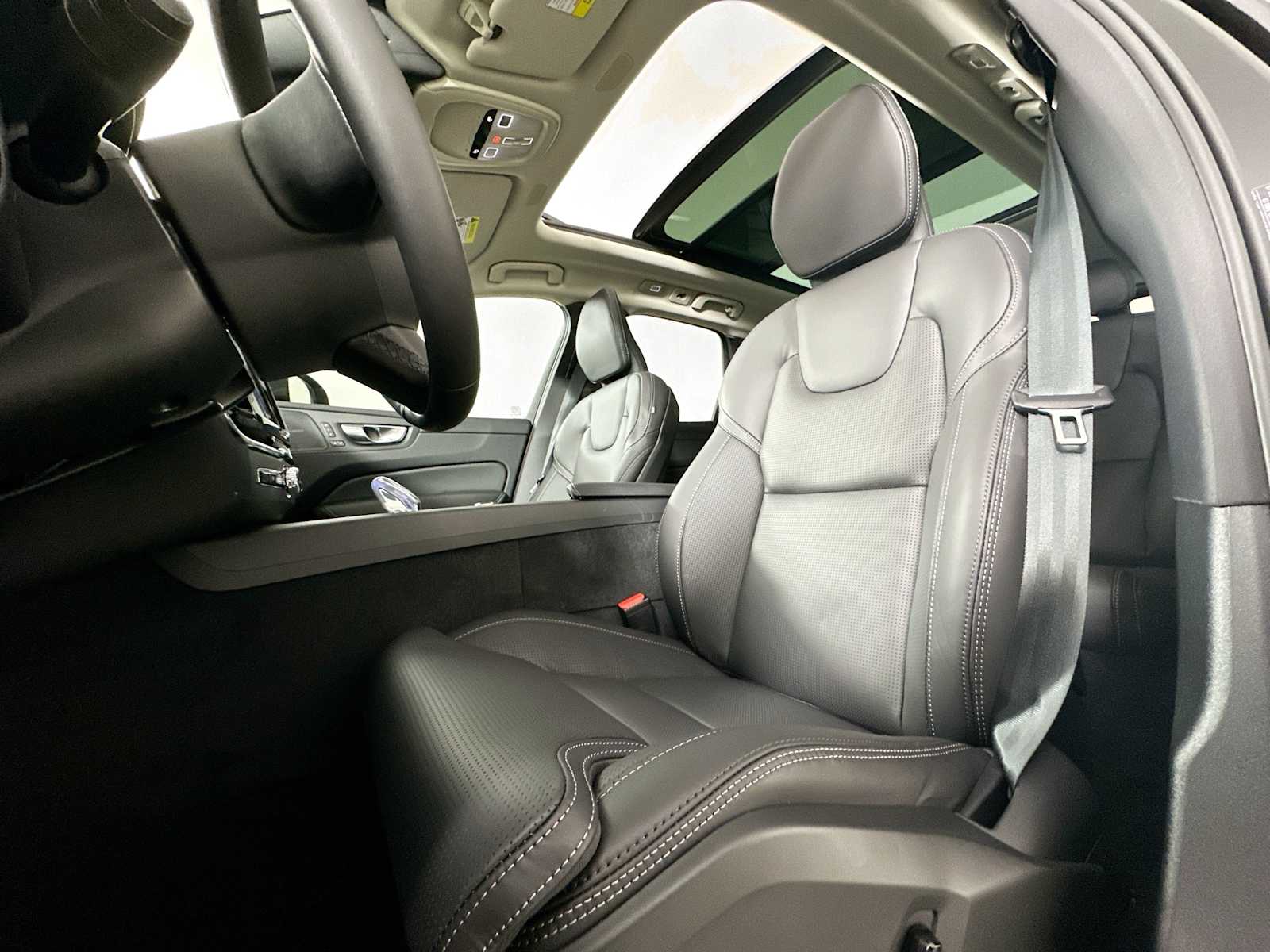 2025 Volvo XC60 photo 15
