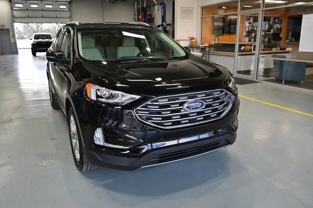 2020 Ford Edge Titanium photo 3