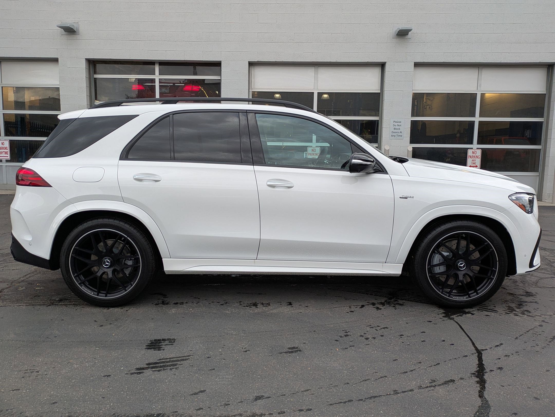 2025 Mercedes Benz GLE AMG photo 2