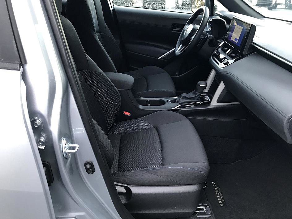 2025 Toyota Corolla Cross Hybrid SE photo 14