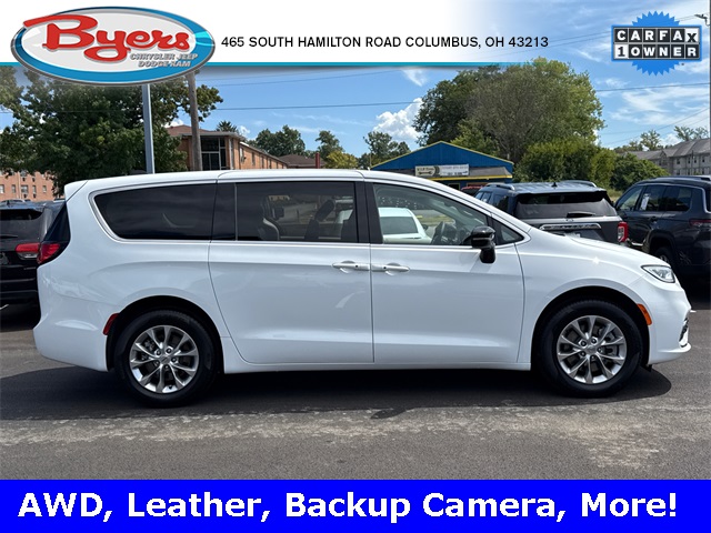2024 Chrysler Pacifica Touring L photo 2
