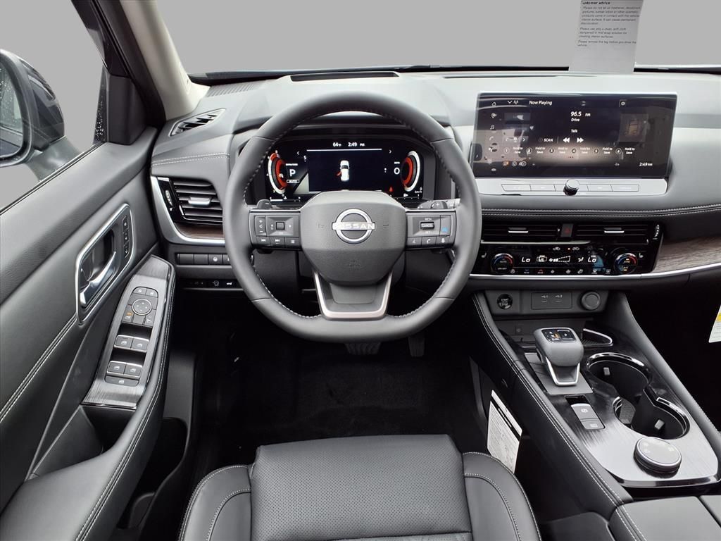 2026 Nissan Rogue Platinum photo 3