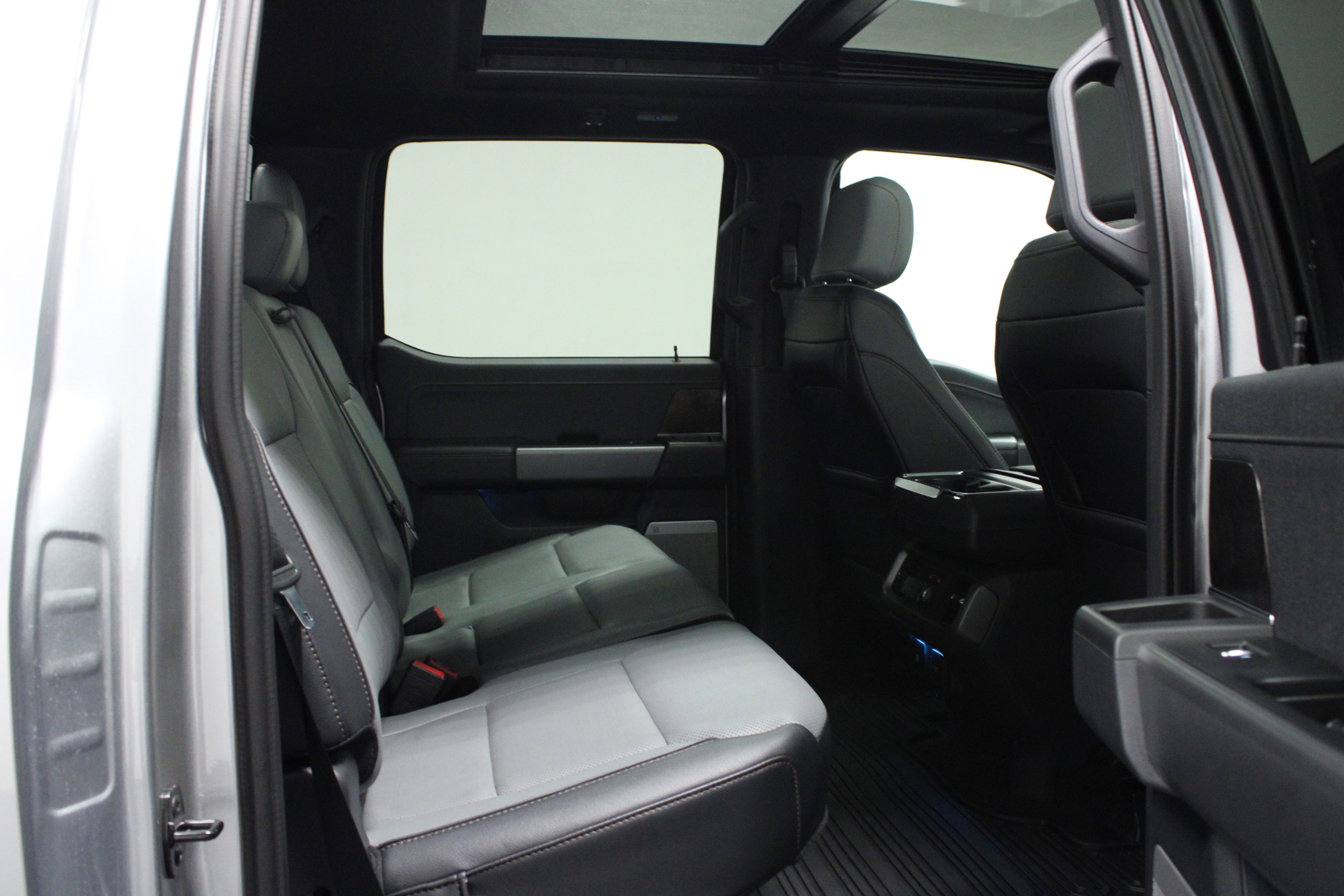 2023 Ford F-150 Lightning Lariat photo 13