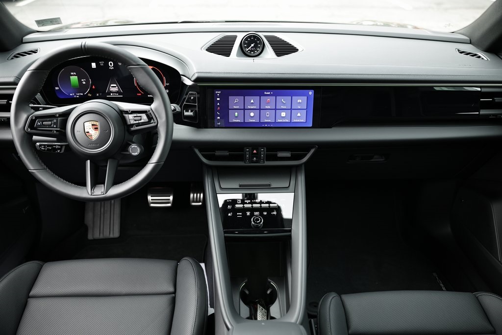 2025 Porsche Macan Electric photo 17