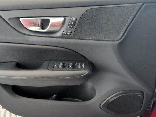 2023 Volvo S60 B5 Core photo 24