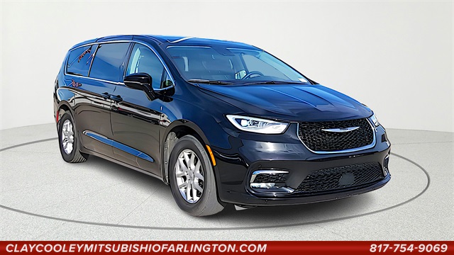 2024 Chrysler Pacifica Touring L's photo