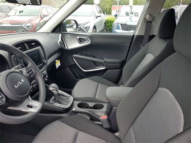 2025 Kia Soul LX photo 8