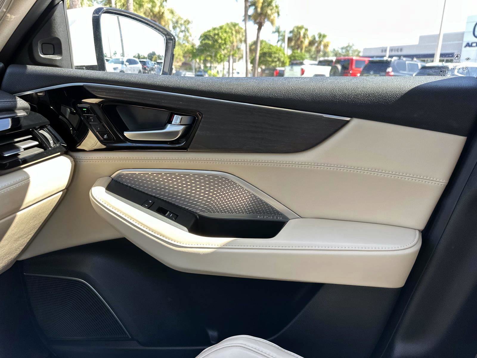 2023 Acura MDX SH-AWD Advance photo 23