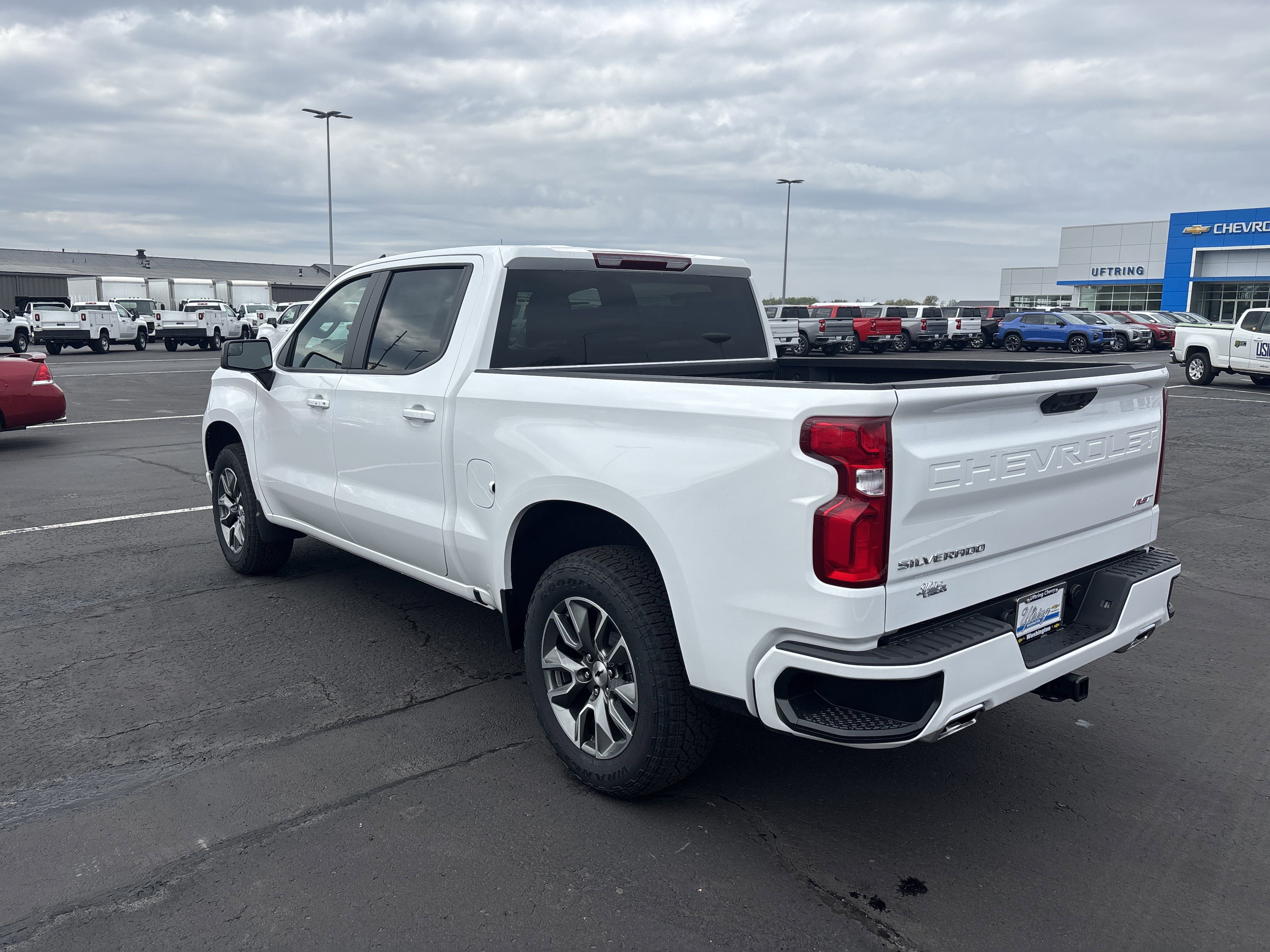 2025 Chevrolet Silverado 1500 RST photo 2