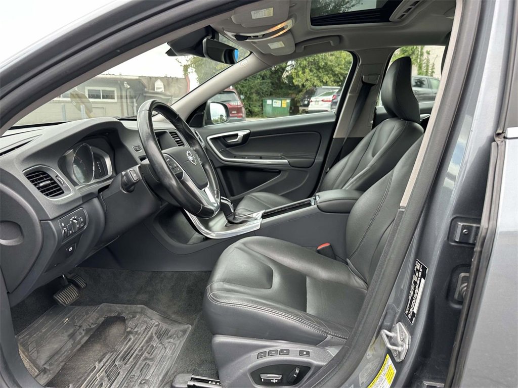 2016 Volvo S60 T5 Drive-E Premier photo 13