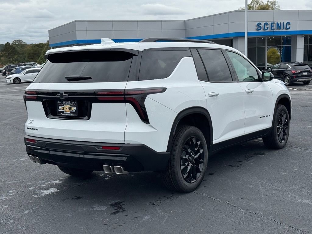 2026 Chevrolet Traverse photo 2