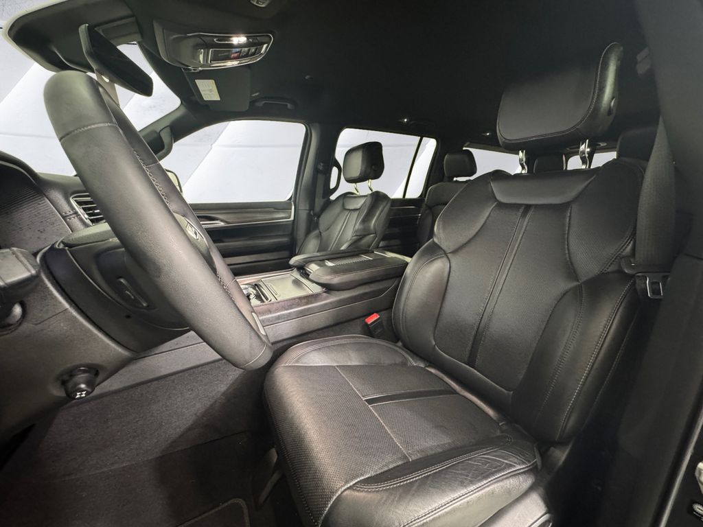 2024 Jeep Wagoneer Series II photo 8